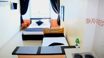 Loft standard, vista para o mar | Cozinha privada | Geladeira, micro-ondas, lava-louças, cafeteira/chaleira