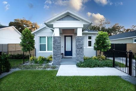 Exterior. Downtown Zen. Perfect location to explore downtown ORL. Private 1 Bedroom House