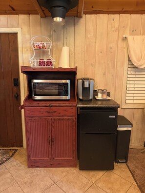 Fridge, microwave, oven, coffee/tea maker