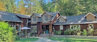 Cozy Historic Cabin Near Hiking