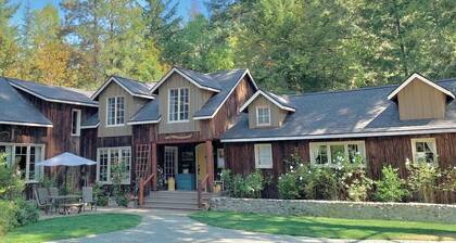 Cozy Historic Cabin Near Hiking