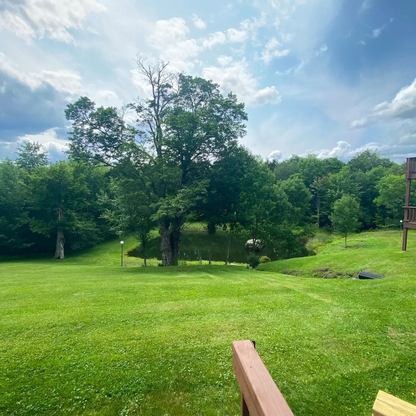 Spacious 2-bedroom condo with mountain views & lots of hiking