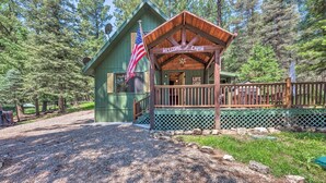 A cabin with a porch, an American flag, and a sign reading "Welcome to Cabin." - 'Casa Verde' Cabin w/ Fire Pit: 4 Mi to Ski (Cloudcroft)