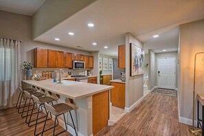 Fridge, microwave, stovetop, dishwasher - Family-Friendly Home, 6 Mi to Riverwalk Plaza (Bakersfield)