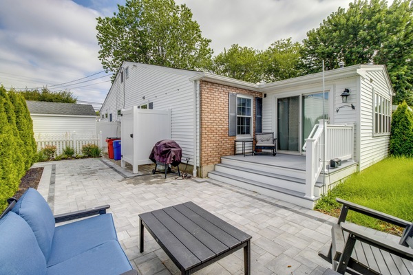 Cape May Vacation Rental | 2BR | 1.5BA | 945 Sq Ft | Stairs Required | Triplex