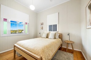 3 slaapkamers, een strijkplank/strijkijzer, reisbedje, wifi