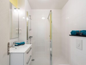 Bathroom - Les Trois Iles by Interhome (Quiberon)