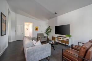 Smart TV, fireplace, stereo