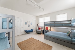 4 bedrooms, desk, iron/ironing board, WiFi