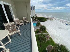 Property grounds - Updated top floor corner unit - on beach with spectacular views (Redington Shores)
