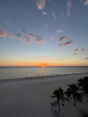 On the beach, sun-loungers, beach towels - Updated top floor corner unit - on beach with spectacular views (Redington Shores)