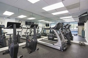 Fitness facility - Newly Renovated Suite, Amazing Water View Best Location to Disney and Universal (Orlando)