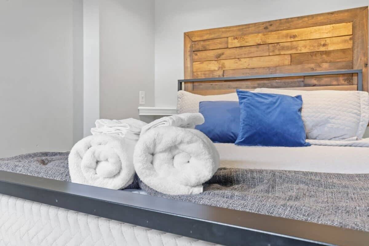 4 habitaciones, escritorio, tabla de planchar con plancha y wifi 