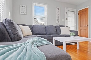 Televisión y oficina 