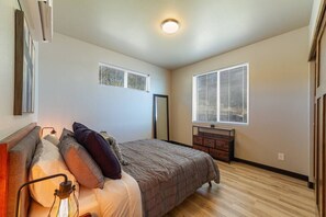 2 chambres, lit parapluie, draps fournis
