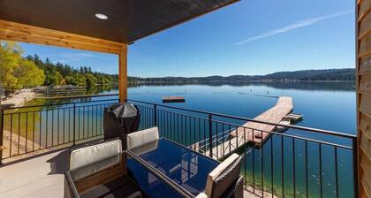 Beautiful Triplex Unit With Spectacular Lake View!