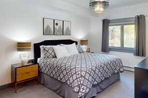 2 bedrooms, iron/ironing board, Internet, bed sheets