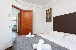 2 dormitorios, tabla de planchar con plancha, wifi gratis y ropa de cama