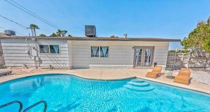 WoW! Amazing Villa 3 min from the strip large pool fully remodeled and sparkling