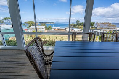 Blue Cottage Bruny Island, ALONNAH, fabulous water views, wood heater, near Pub