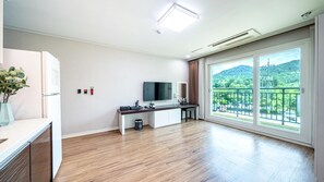 1 bedroom, free WiFi - Namwon Hanjeungwonstay Pension (Namwon)