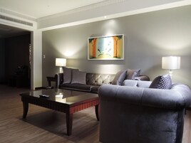 Deluxe Suite | Desk, laptop workspace, soundproofing, free WiFi