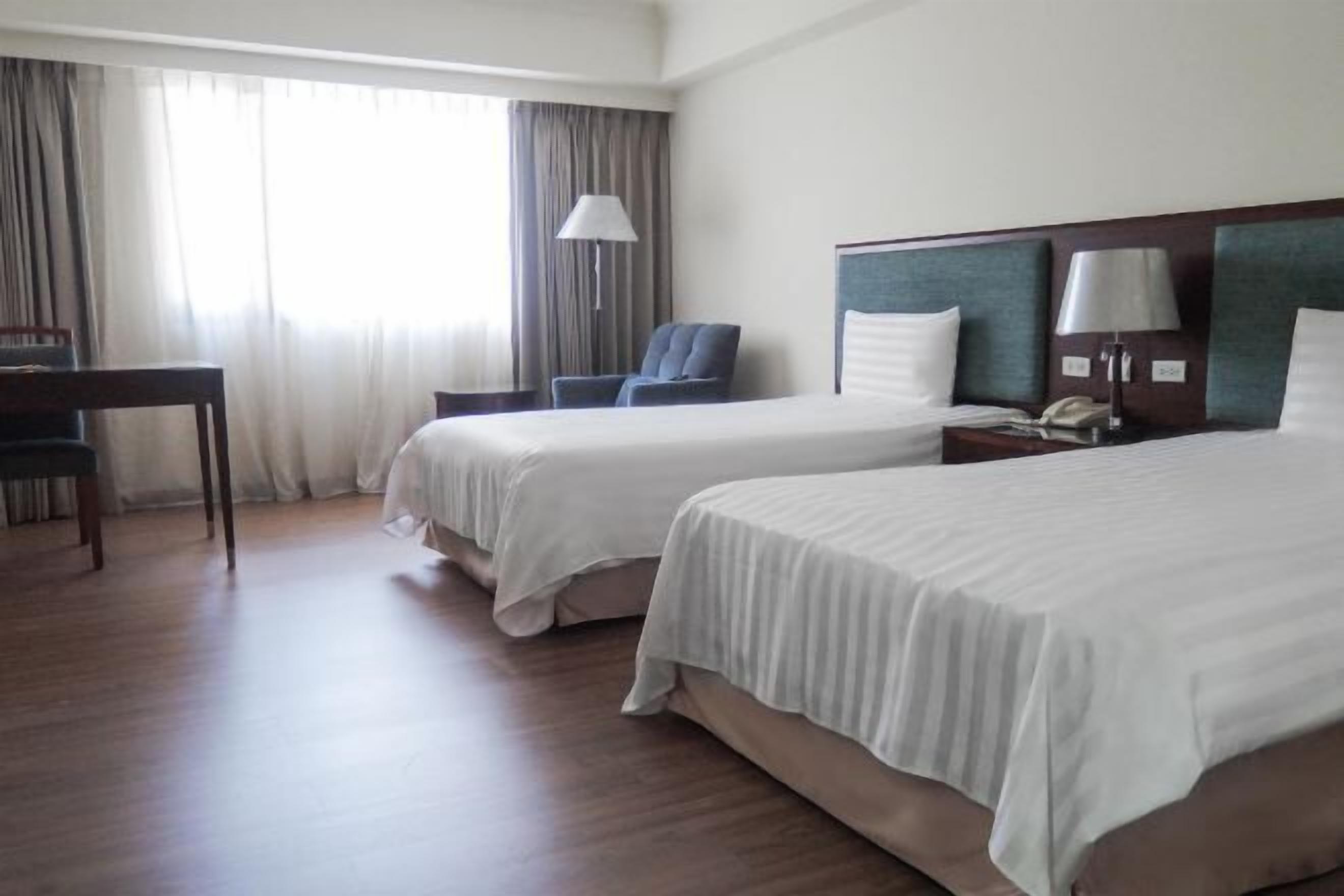 Desk, laptop workspace, soundproofing, free WiFi