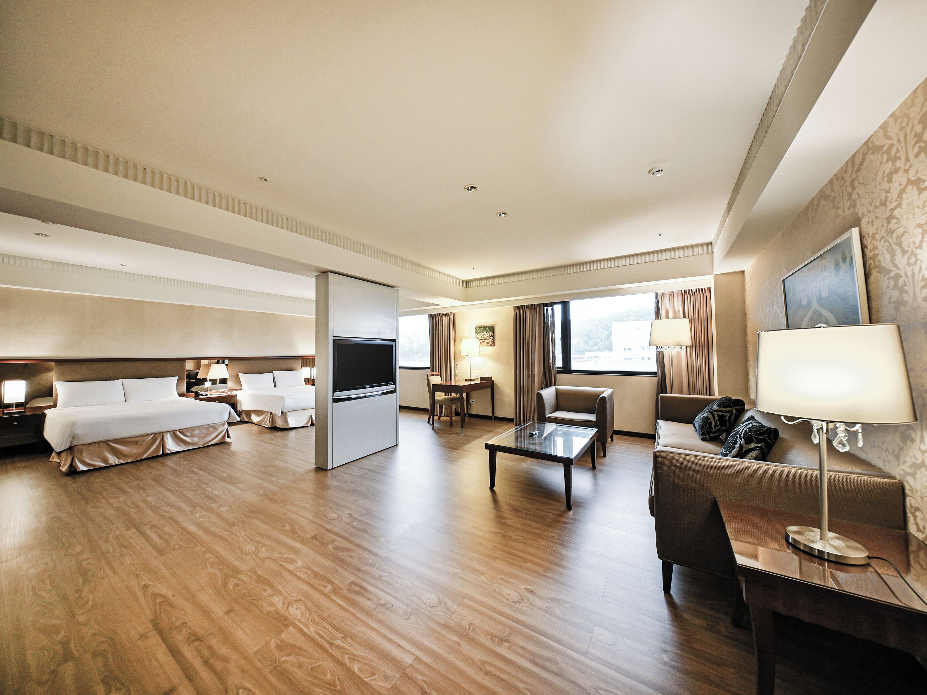 Family Suite | Desk, laptop workspace, soundproofing, free WiFi