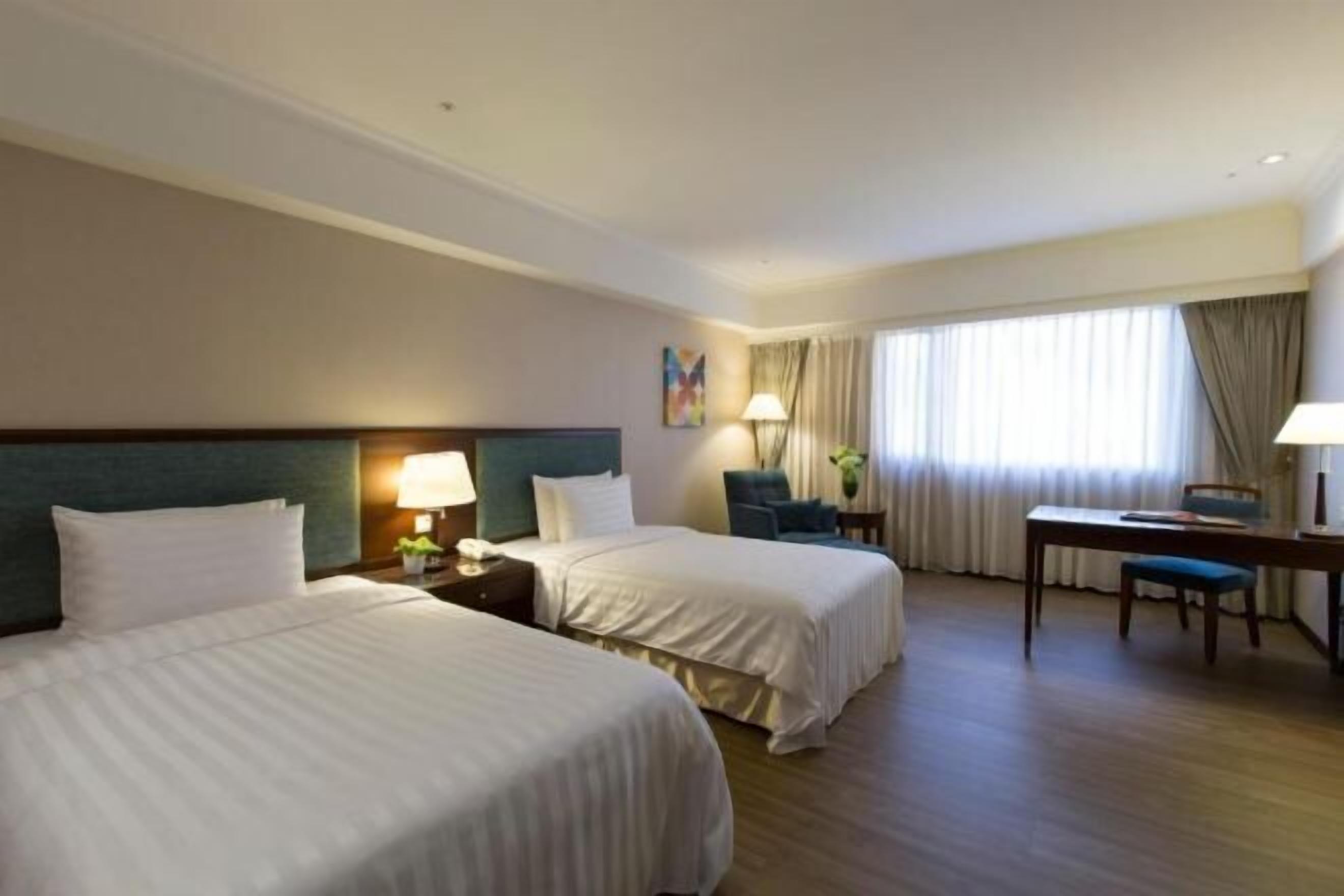 Desk, laptop workspace, soundproofing, free WiFi