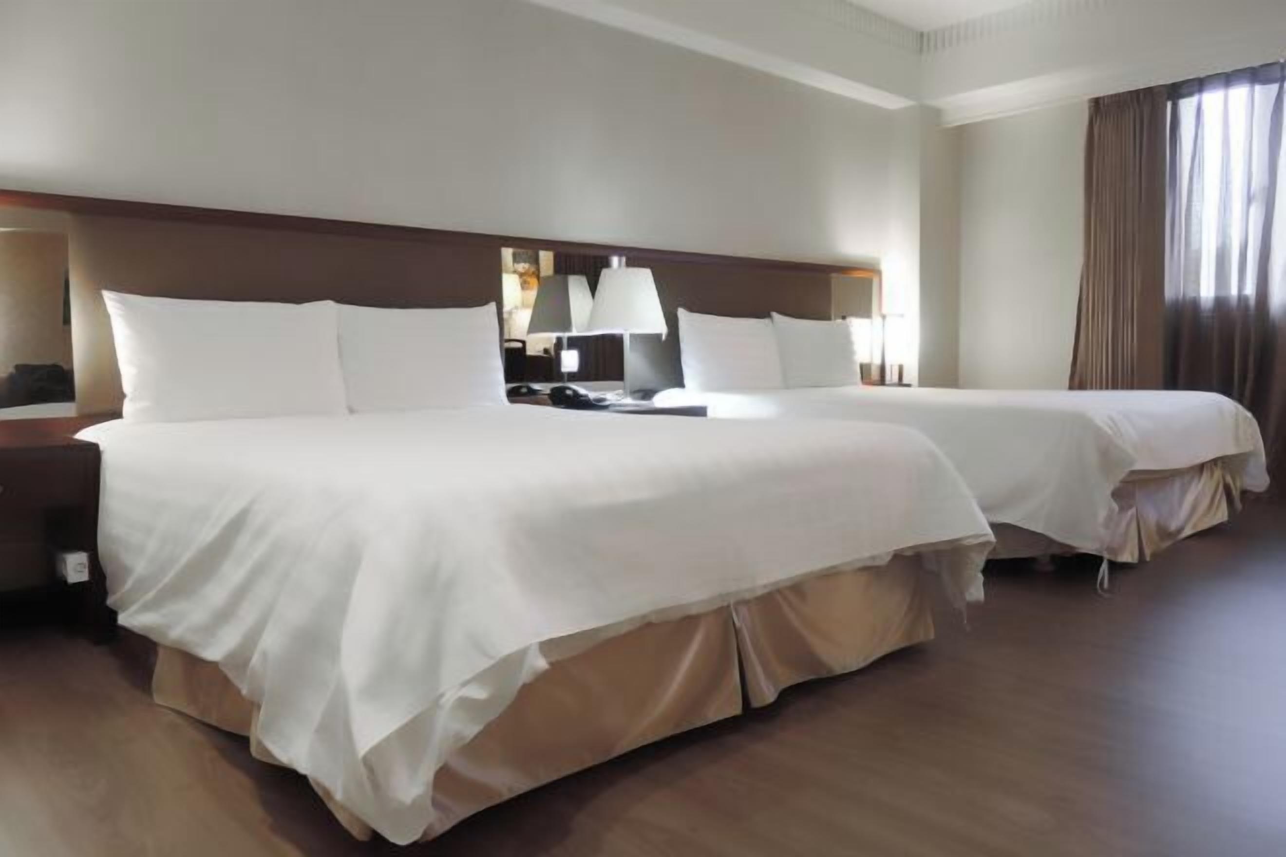 Desk, laptop workspace, soundproofing, free WiFi