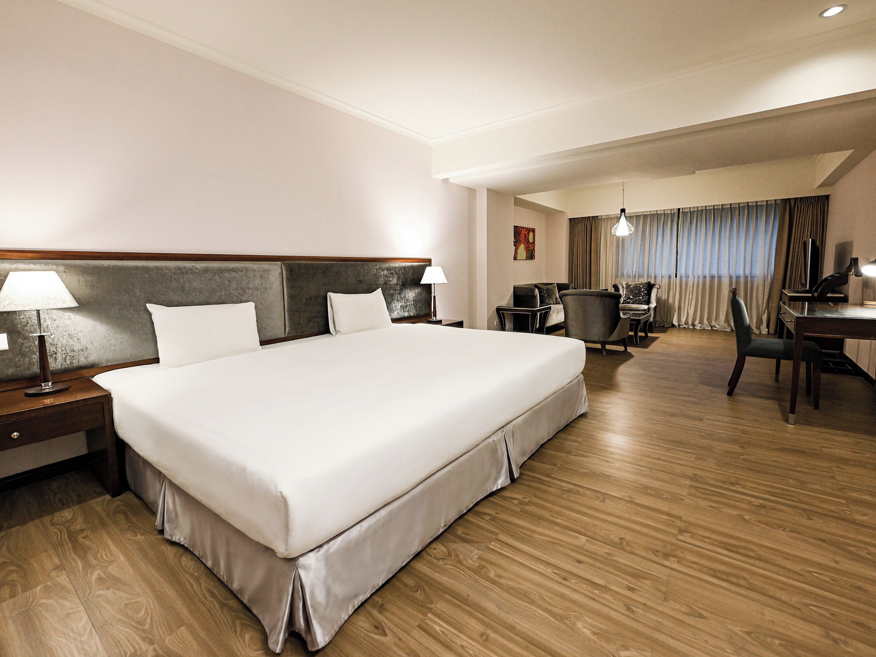 Suite superior | Escritorio, espacio para trabajar con laptop y insonorización 