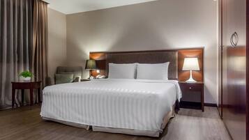 Quarto casal standard | 1 quarto, escrivaninha, espaço de trabalho para notebook