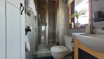 Douche, serviettes fournies