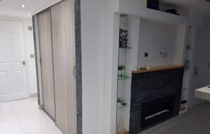 Interior - Lovely 2-Bed Apartment in Coventry (Coventry)