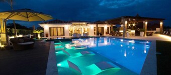 Luxurious Beach House - Private Pool Golf & Marina