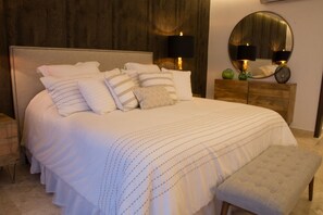 6 chambres, coffre-fort, bureau, fer et planche à repasser