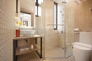 Classic Double Room | Bathroom | Shower, rainfall showerhead, hair dryer, towels - CHECK inn Express Taipei Station (Taipei)