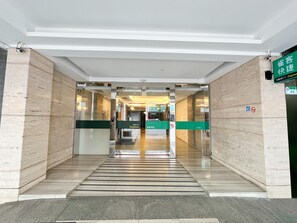 Front of property - CHECK inn Express Taipei Station (Taipei)