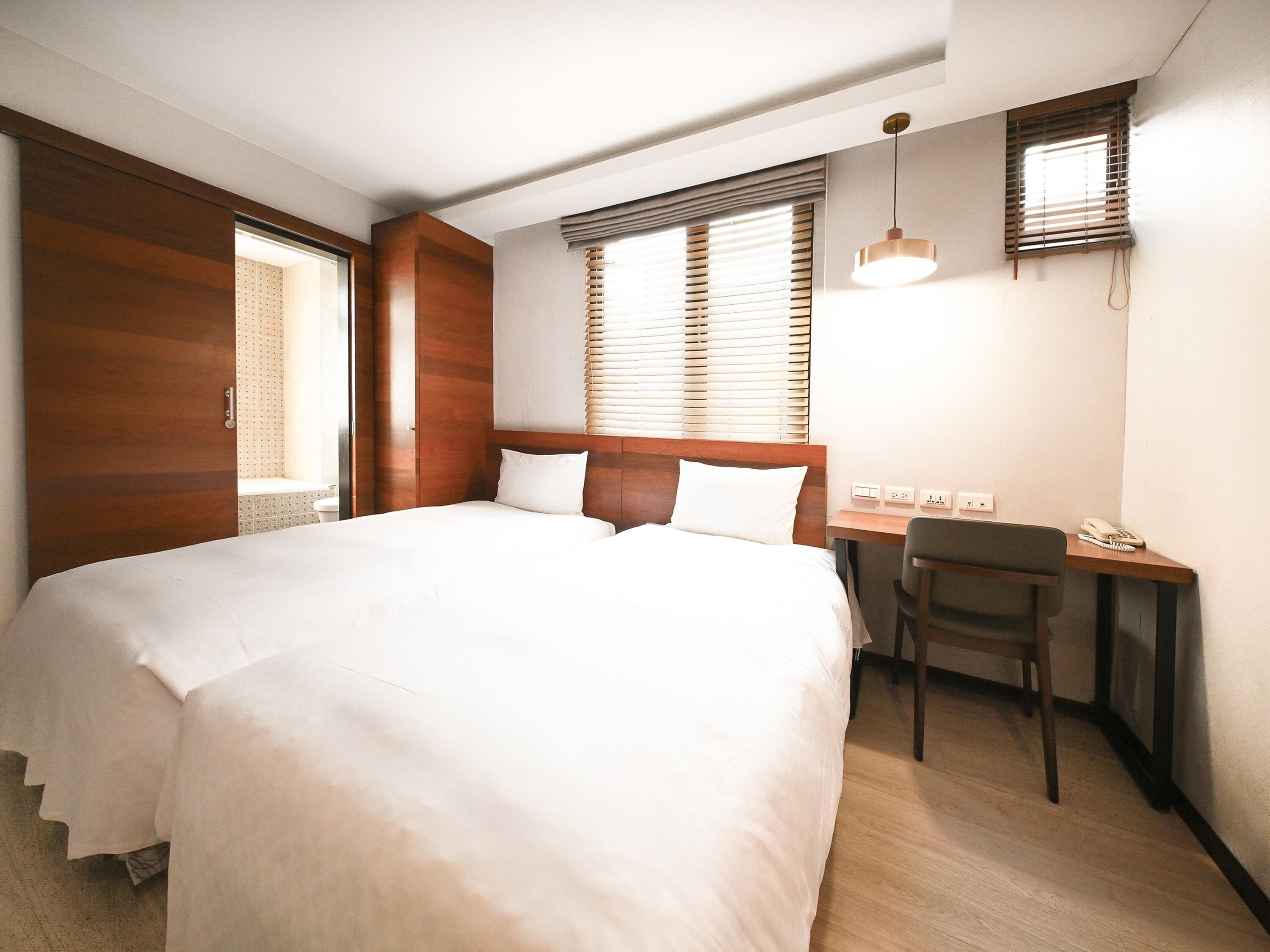 Superior Twin Room | Desk, laptop workspace, soundproofing, WiFi (free)