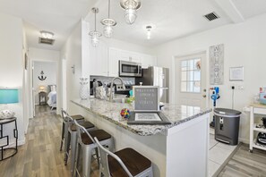 Fridge, microwave, stovetop, dishwasher - Boat Lovers Paradise: Walk to Private Beach! (Jensen Beach)