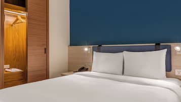 Standard Double Room ( No Window ) | Desk, laptop workspace, soundproofing, free WiFi