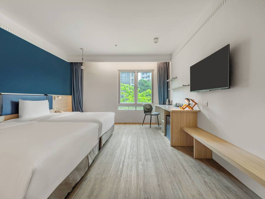 Superior Twin Room | Desk, laptop workspace, soundproofing, free WiFi