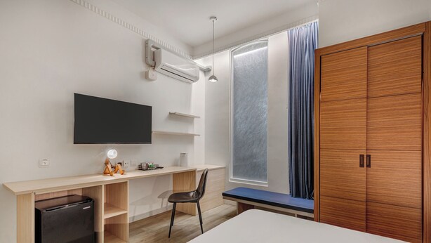 A modern bedroom with a bed, a desk, a chair, a wardrobe, and a TV. - CHECK inn Select Taipei Nangang (Taipei)