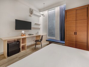 A modern bedroom with a bed, a desk, a chair, a wardrobe, and a TV. - CHECK inn Select Taipei Nangang (Taipei)