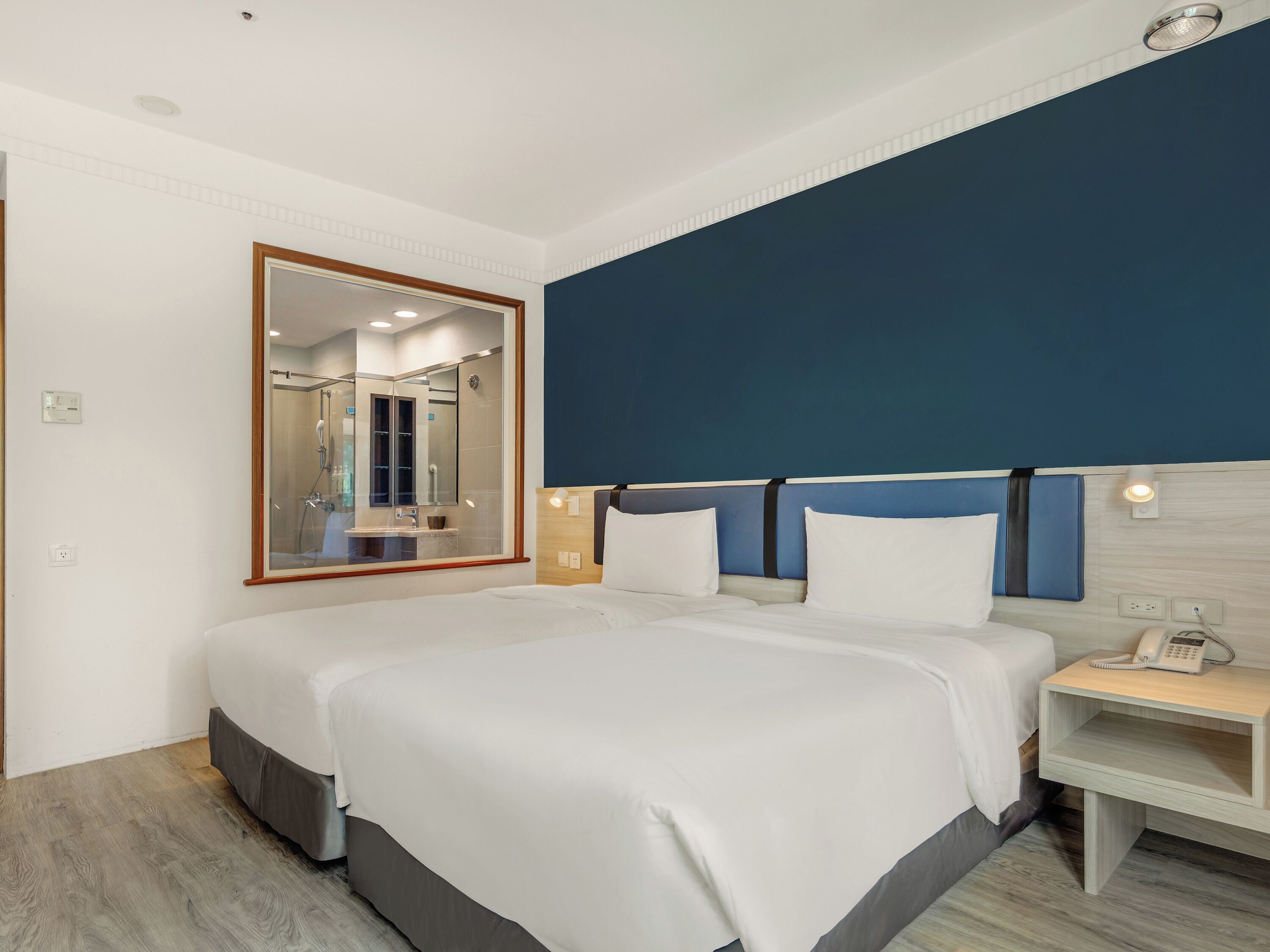 Superior Twin Room | Desk, laptop workspace, soundproofing, WiFi (free)