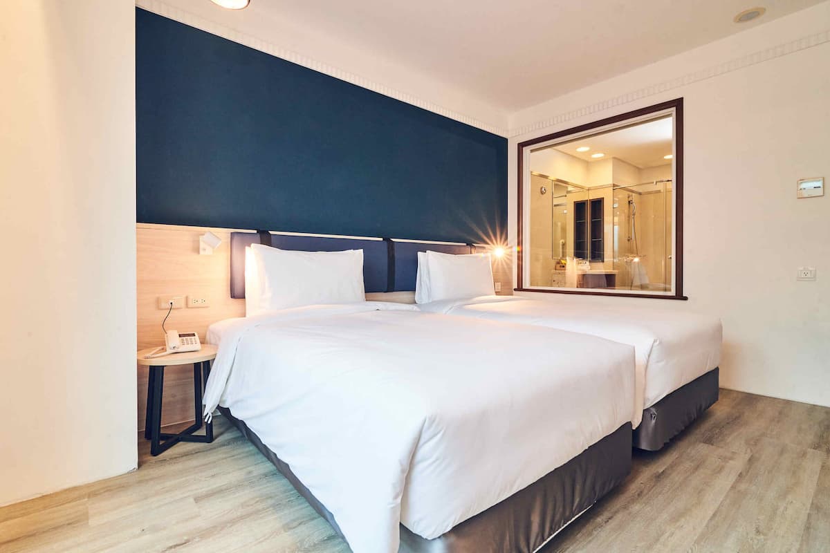 Superior Twin Room | 1 bedroom, desk, laptop workspace, soundproofing
