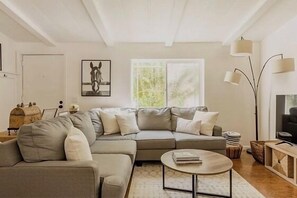 Smart-TV, Netflix, Hulu, Tischtennisplatte