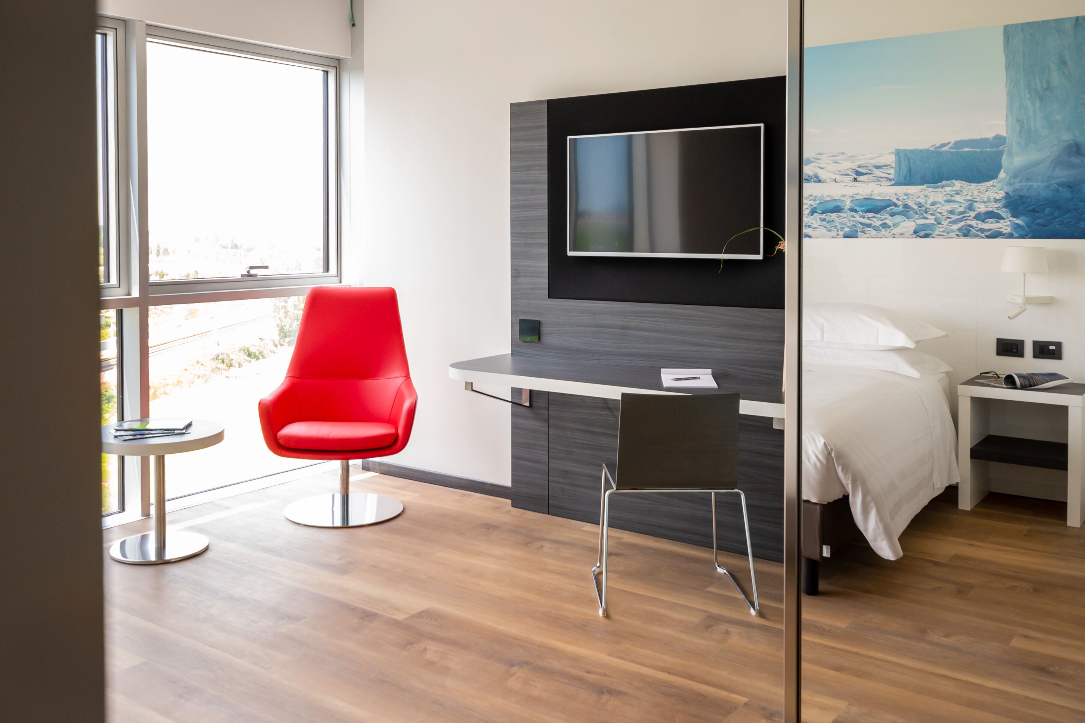 junior studio suite | 1 bedroom, down duvets, minibar, in-room safe