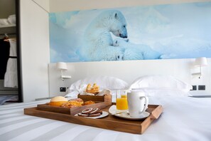 Panoramic Studio Suite | In-room dining - Life Hotel (Bergamo)