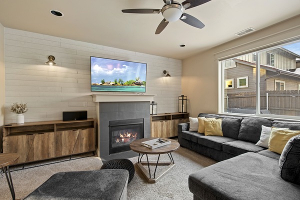 Smart TV, chimenea y tenis de mesa